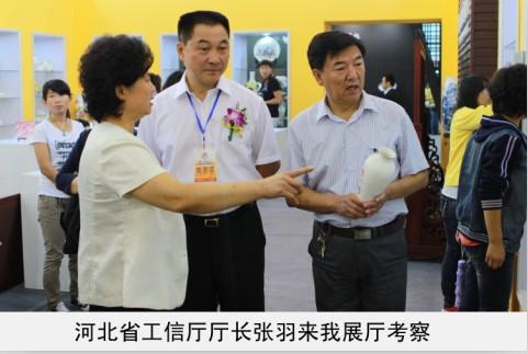 黄片求绕嘤嘤嘤视频在线仔细观察省工信厅厅长来我厅考察